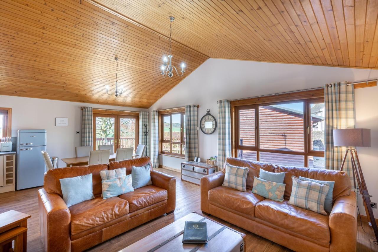Douglas Fir Lodge With Hot Tub Near Cupar Fife Luthrie Exterior foto